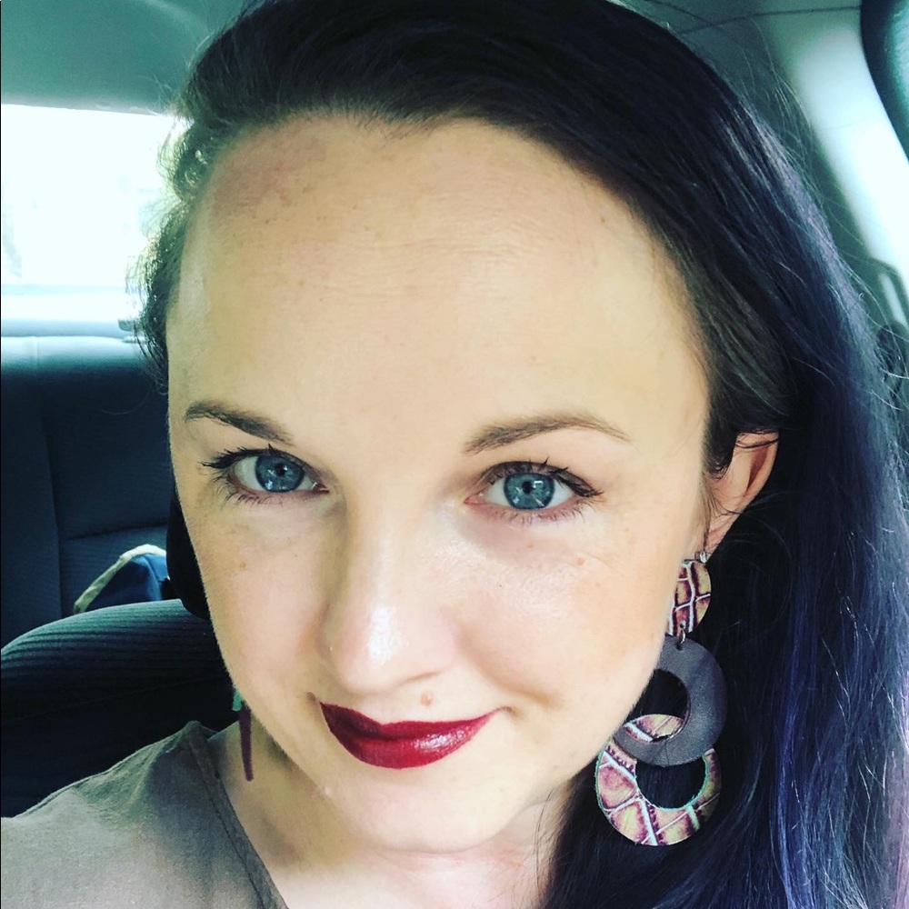 Meet your Posher, Leila